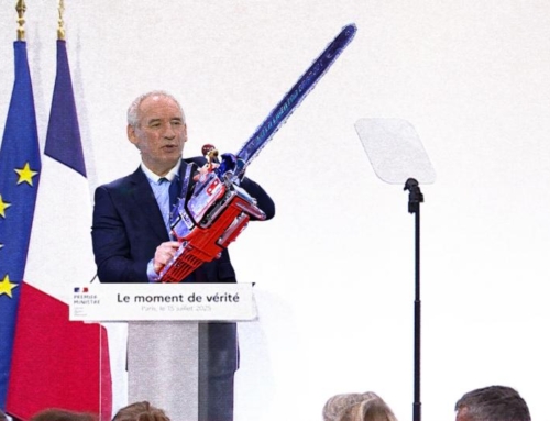 Budget : François Bayrou sort la tronçonneuse